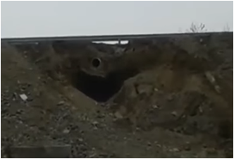 Огромную яму под автотрассой засняли близ Талдыкоргана (ВИДЕО)