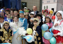 Нурсултан Назарбаев поздравил казахстанцев с Днем благодарности