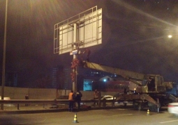 Неизвестные спилили 150 билбордов за одну ночь в Алматы
