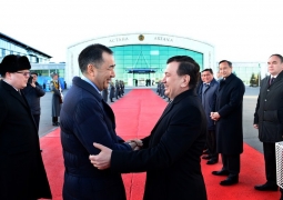 Бакытжан Сагинтаев встретил президента Узбекистана в аэропорту Астаны
