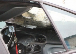"Кирпичный дождь" обрушился на автомобиль в Кокшетау (ВИДЕО)
