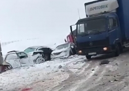 11 автомобилей столкнулись на трассе Астана - Караганда (ВИДЕО)