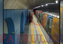 Стала известна причина остановки поезда в метро Алматы (ВИДЕО)