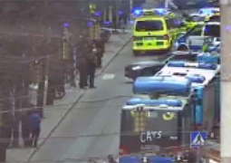 Грузовик протаранил толпу в центре Стокгольма: три человека погибли