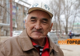 Пенсионеру из Уральска грозят штрафом за полив деревьев у дома