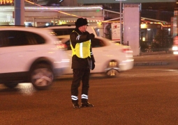 Полицейским Казахстана могут вернуть жезлы для регулирования движения по ночам 