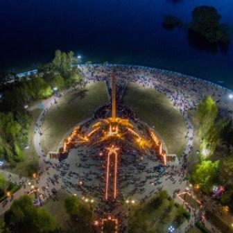 Мемориал Славы в Усть-Каменогорске осветили тысячи огоньков