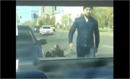 Найти и наказать водителя, избившего пенсионера, требуют казахстанцы (ВИДЕО)