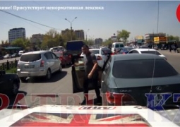 Дорожные войны в Алматы: Водитель Lexus пообещал депортировать чемпиона-тяжелоатлета из Казахстана (ВИДЕО)