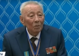 Школьный учитель Нурсултана Назарбаева отмечает 100-летний юбилей