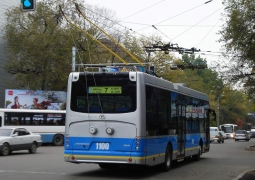 Кондукторы троллейбусов устроили «битву за провода» в Алматы (ВИДЕО)