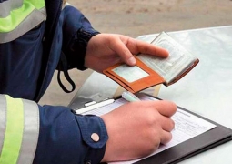 Полицейские Астаны тестируют планшеты для выписки протоколов водителям