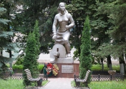 Посольство РК в России прокомментировало инцидент с памятником Маншук Маметовой