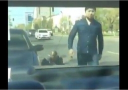 Избитый прямо на дороге в Астане водитель отказался от претензий к обидчику 