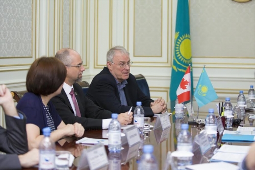 Даниал Ахметов встретился с Чрезвычайным и Полномочным Послом Канады в РК