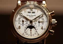 У уборщицы "Газпрома" украли часы Patek Philippe стоимостью пять миллионов тенге