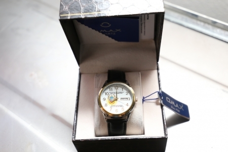 Полицейскому, вернувшему драгоценный браслет китаянке, подарили именные часы