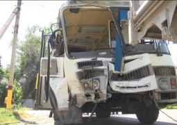 24 пассажира автобуса пострадали в аварии с КамАЗом в Таразе