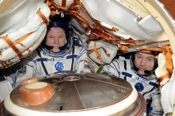 Члены экипажа МКС вернулись на Землю, проведя 197 суток на орбите