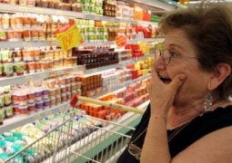 На сколько  выросли цены на продукты в Казахстане за год?