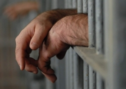 Дело экс-главы финполиции Алматы: 5  заключенных объявили голодовку