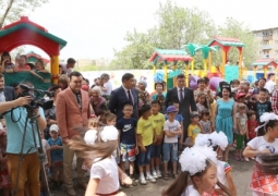 Головкин подарил жителям Караганды детский игровой комплекс
