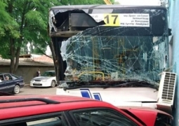 Крупная авария в Алматы: столкнулись два пассажирских автобуса и пять легковушек