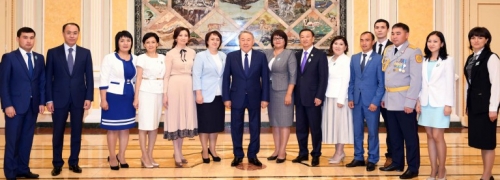 Нурсултан Назарбаев о госслужбе: Увольнения сократились в 2 раза