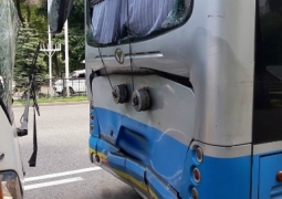 В Алматы автобус въехал в троллейбус: пострадали семь человек