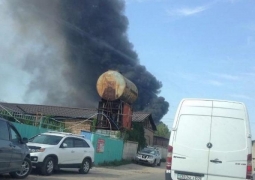 Пожар тушат на барахолке в Алматы