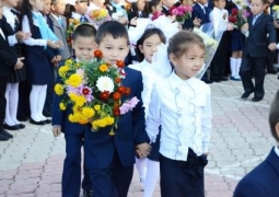 В Казахстане перенесли начало учебного года