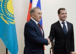 Нурсултан Назарбаев встретился с председателем Правительства РФ Дмитрием Медведевым