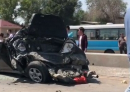Бетономешалка переехала легковой автомобиль в Алматы, погиб мужчина (ВИДЕО)