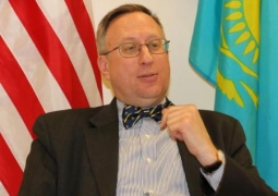 Посол США поразил присутствующих, выступив в Астане с приветствием на казахском (ВИДЕО)