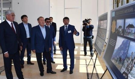 Президент посетил мемориальный комплекс "Батыр бабалар"