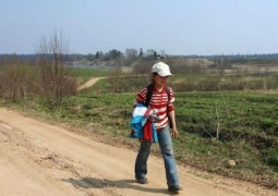В Алматинской области дети идут 10 км пешком, чтобы добраться до школы