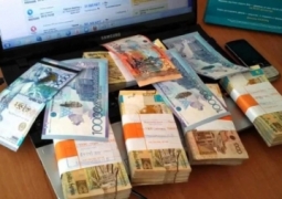 Директор "Казахавтодора" и его заместитель задержаны за крупную взятку