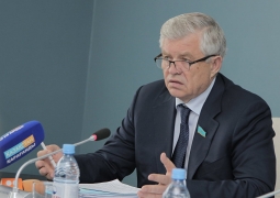 Депутат Божко предложил обучать детей на полу для экономии бюджета