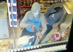 В Темиртау грабители в масках Анонимуса опустошили кассы трех магазинов