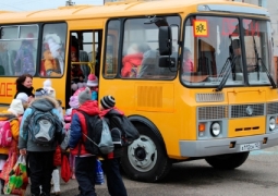 В Атырау расторгли договор с перевозчиком, чей кондуктор не пустил школьника в автобус