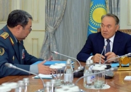Нурсултан Назарбаев встретился с министром обороны Казахстана