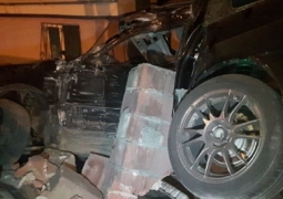 В Алматы машина перелетела через забор во двор дома: водитель скончался