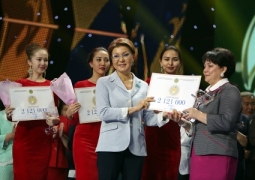 По два миллиона тенге получили 48 лучших учителей Казахстана