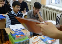 В школах Казахстана будут использоваться только электронные журналы
