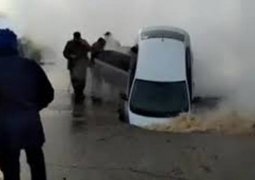 Две машины провалились под асфальт в Петропавловске (ВИДЕО)