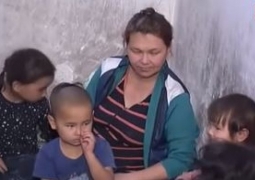 Многодетная семья шесть лет живет в бане в Алматинской области