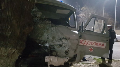 Внедорожник снес "скорую" в Шымкенте, водитель неотложки госпитализирован без сознания 