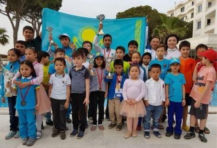 Школьники Казахстана выиграли мировой турнир по шахматам