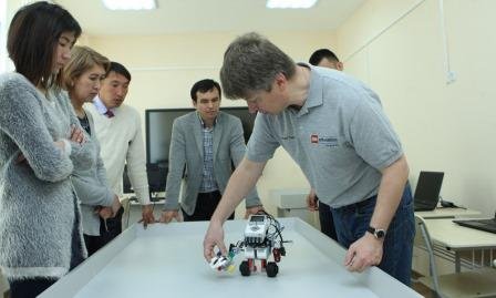 Тренеры из Москвы обучили навыкам робототехники более 270 учителей в Восточном Казахстане 