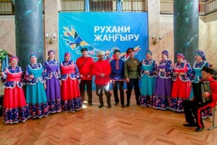 Участники фестиваля «Беловодье» порадовали восточноказахстанцев фольклорными песнями